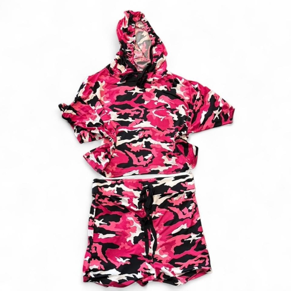 Codigo Pink Camo Shorts and Cropped Top Set, Women's Size‎ L